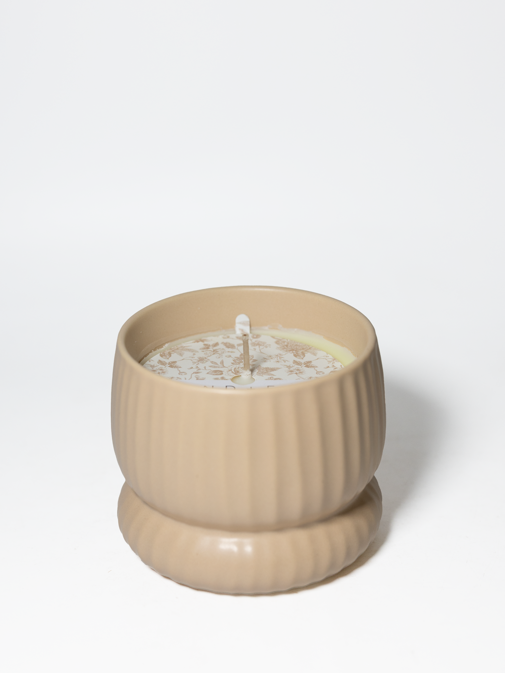 Signature Cashmere & Linen 10 oz scented candle