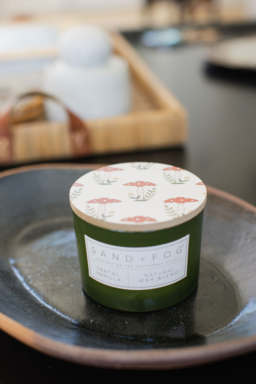 Signature Santal Vanilla 12 oz scented candle