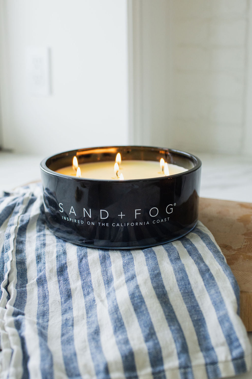 Signature Teakwood 34 oz scented candle