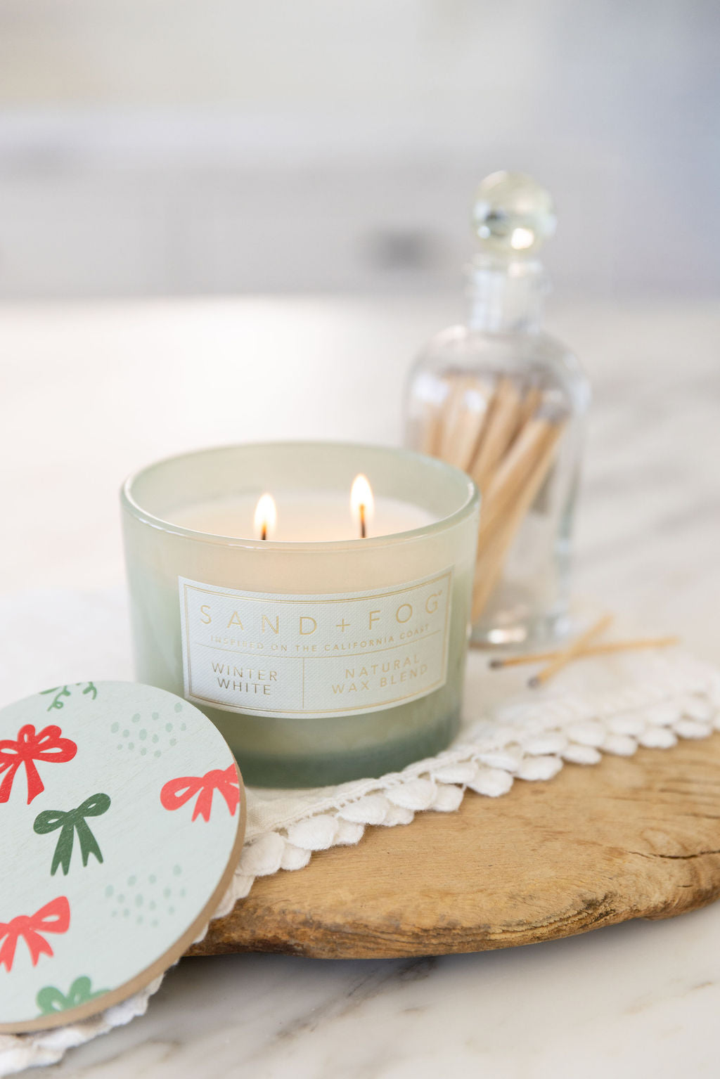 Signature Winter White 12 oz scented candle