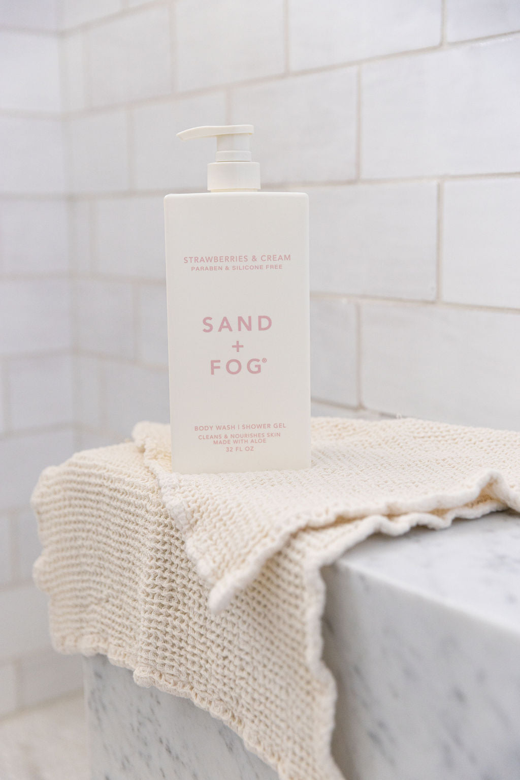 Signature Strawberries & Cream 32 oz Body Wash