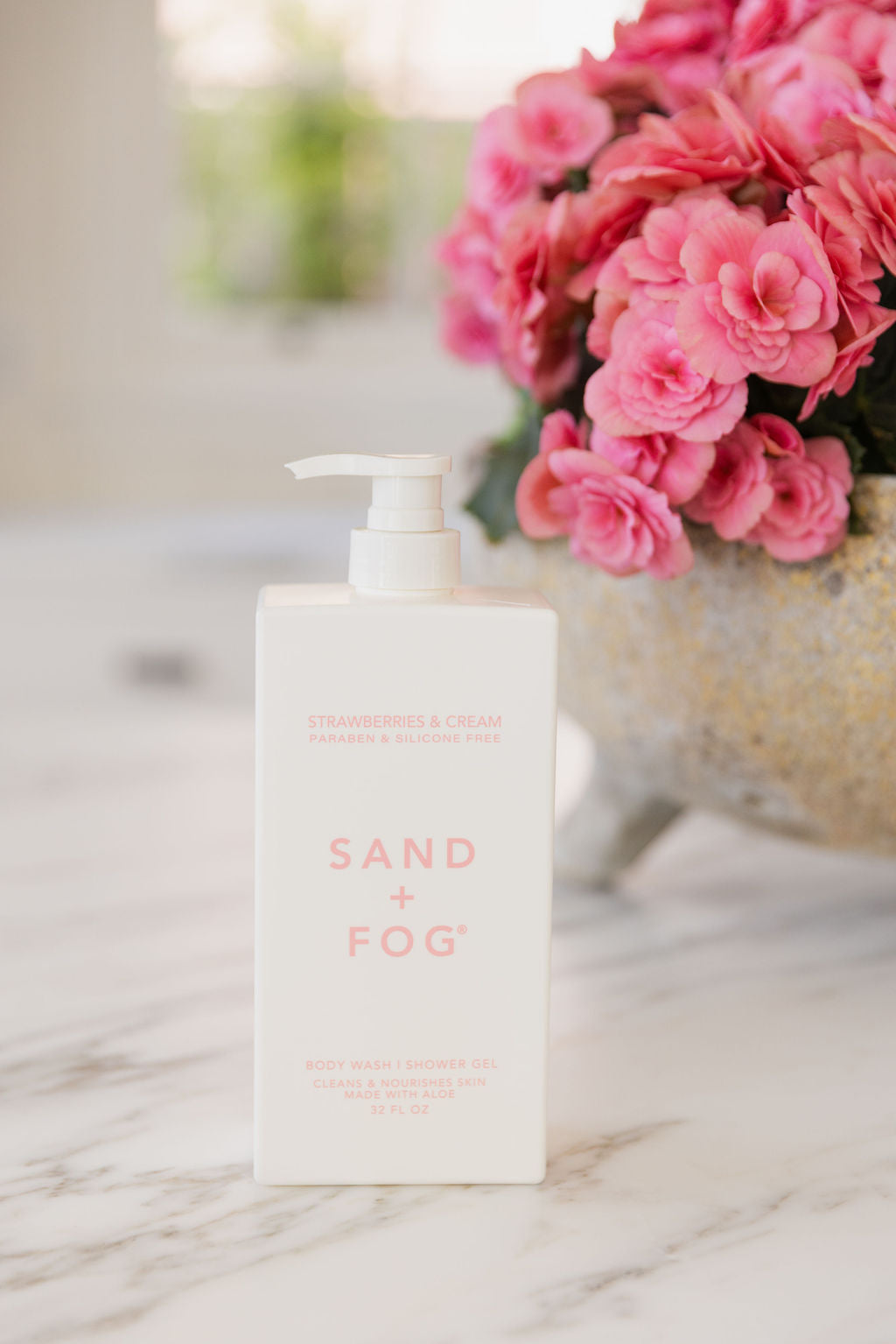 Signature Strawberries & Cream 32 oz Body Wash