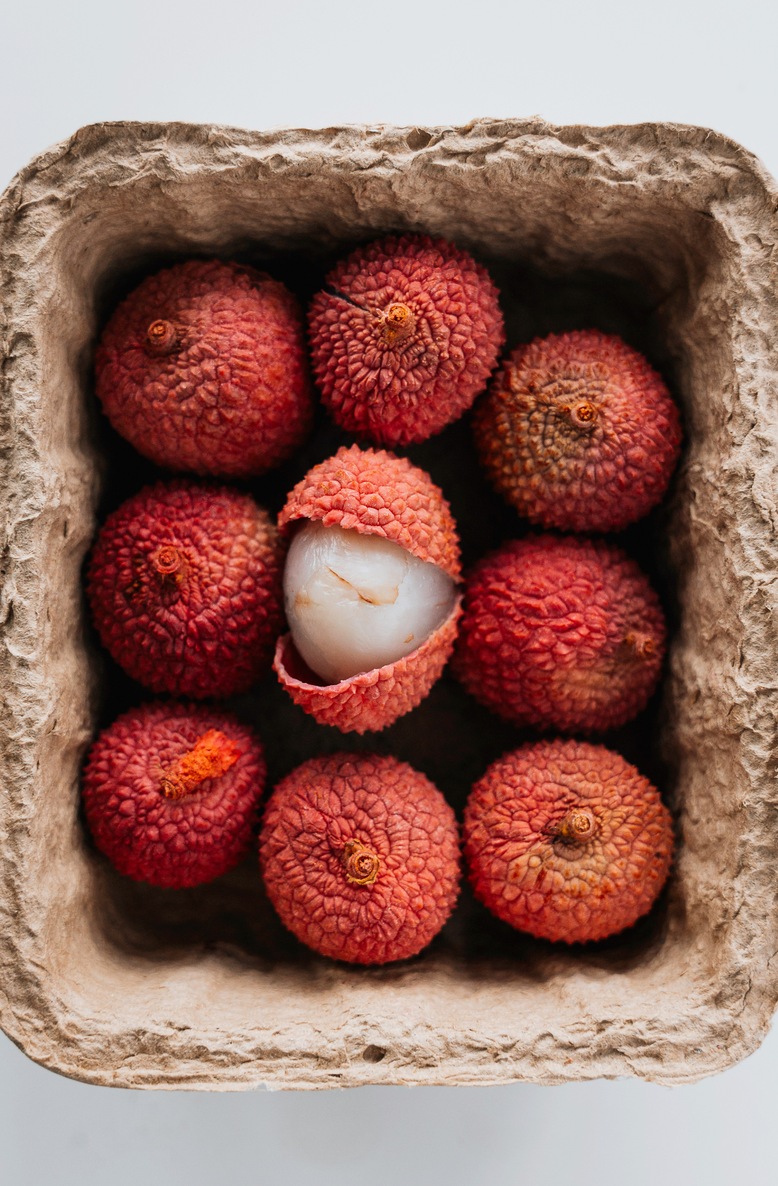 Signature Lychee & Currant 12 oz scented candle