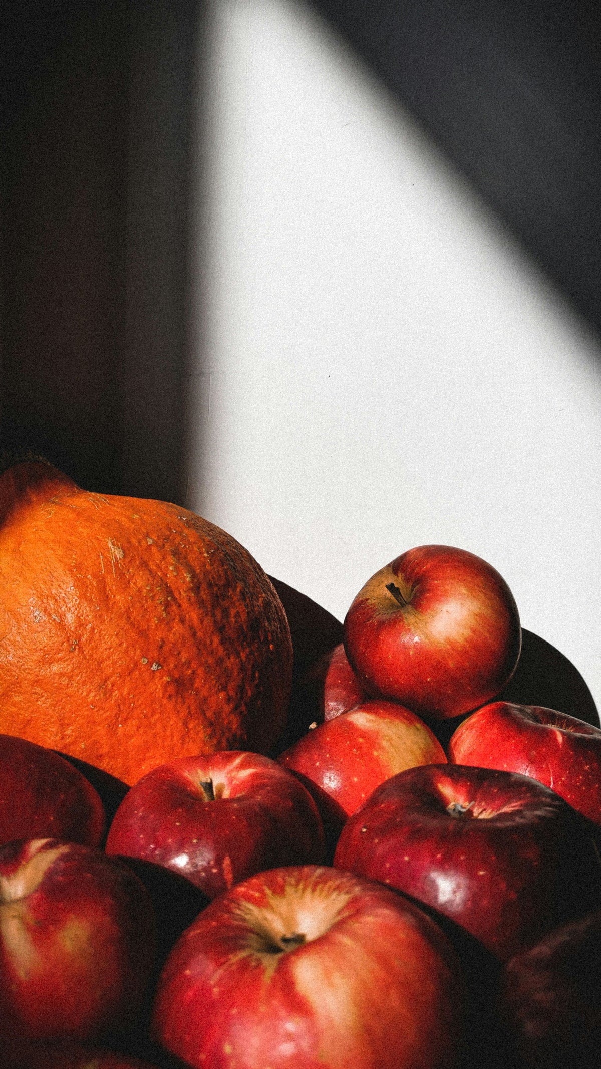 Signature Pumpkin & Apple 12 oz scented candle