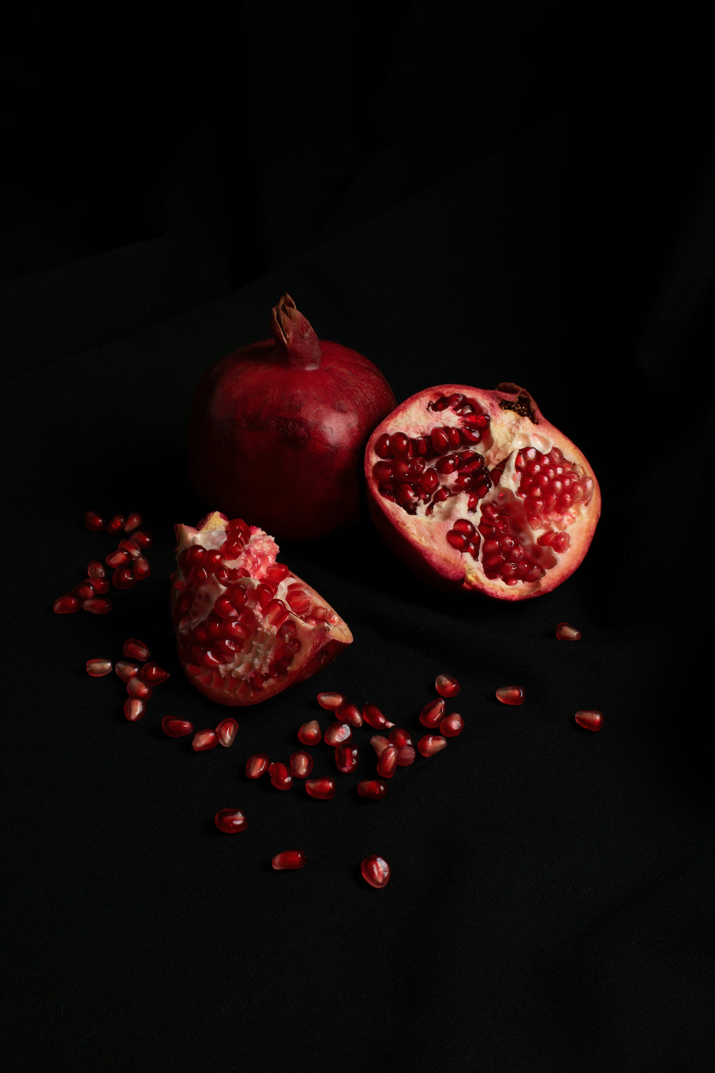 Signature Pomegranate Noir 10 oz scented candle